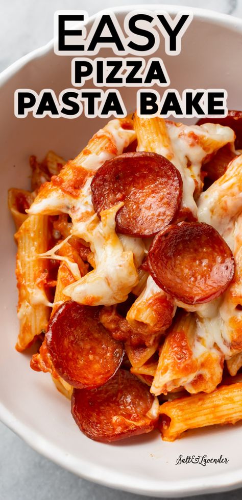 This easy pizza pasta bake recipe is simple to throw together for a hot and inexpensive weeknight meal. This pizza casserole will satisfy even picky eaters! Yummy Supper Ideas Families, Creative Supper Ideas, Simple Dinner Recipes Casserole, Good Dinners For Picky Eaters, Easy Dinner Ideas For Large Family, Yummy Dinner Ideas For Kids, Healthy Supper Ideas For Picky Eaters, Cheap And Simple Dinner Ideas, Plain Recipes For Picky Eaters