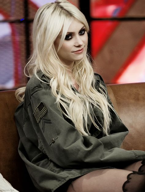 Taylor Momsen, Blonde Hair, A Woman, Blonde, Tv, Hair, Instagram