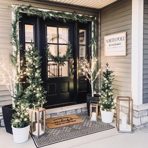 50+ Stunning Christmas Front Porch Decor Ideas! - Prada & Pearls Winter Front Porch Decor, Winter Front Porch, Christmas Entryway, Front Door Christmas Decorations, Winter Porch, Christmas Front Porch, Christmas Front Doors, Classy Christmas, Christmas Porch Decor