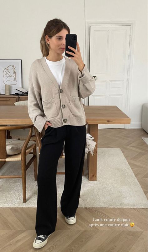 Casual Sweater And Leggings Outfit, London School Outfit, Thrifty Business Casual, Cool Teacher Outfits Casual, Cropped Slacks Outfit, Teacher Autumn Outfits, Classic Timeless Outfits For Women, Casual Outfits With Slacks, Comfy Period Outfit For Work