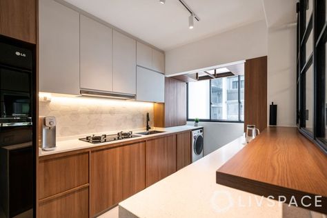 HDB Singapore: Modern and Clutter-free Design for This 92 sqm Home Kitchen Ideas Hdb, Kitchen Ideas Singapore, Modern Rustic Kitchen Ideas, Modern Rustic Kitchen, Rustic Kitchen Ideas, Compact Kitchen Design, Cosy Kitchen, Interior Design Singapore, Rustic Modern Kitchen