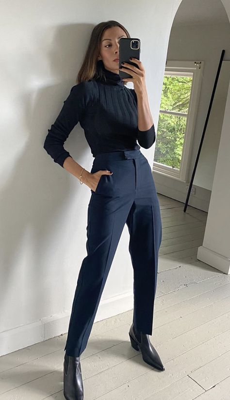 Slim Trousers Outfit, Navy Trousers Outfit Women, Navy Blue Pants Outfit, Blue Trousers Outfit, Navy Pants Outfit, Black Work Outfit, Outfit Formal Mujer, Blue Pants Outfit, Trousers Women Outfit