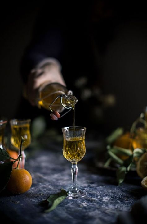 Dark Food Photography, Cocktail Photography, Moody Photography, Beautiful Food Photography, Creative Cocktail, Food Photography Tips, Italian Cooking, Food Photography Styling, Kombucha