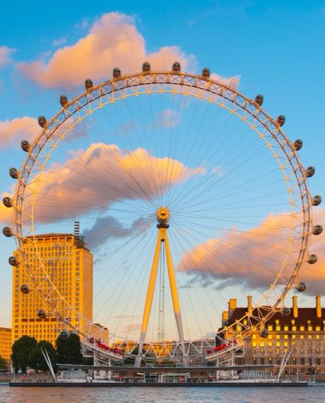 15 Things You Didn't Know About the London Eye Uk Girl, London Wallpaper, Eye Facts, Day Trips From London, London Attractions, Big Ben London, London Bars, European Vacation, Things To Do In London