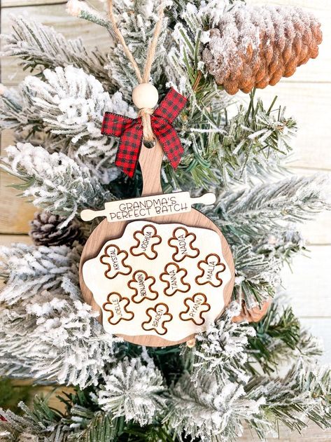 Create stunning layered ornaments using easy templates! Explore laser engraved ideas and wooden Christmas trees that add depth and beauty to your holiday celebrations. Wood Circle Ornaments Cricut, Family Christmas Ornaments Cricut, Grandma Ornament Diy, Wood Laser Ornaments, Handpainted Ornament Wood, Family Ornaments Personalized Diy, Glowforge Christmas Ornaments, Laser Ornaments Christmas, Laser Engraved Ornaments