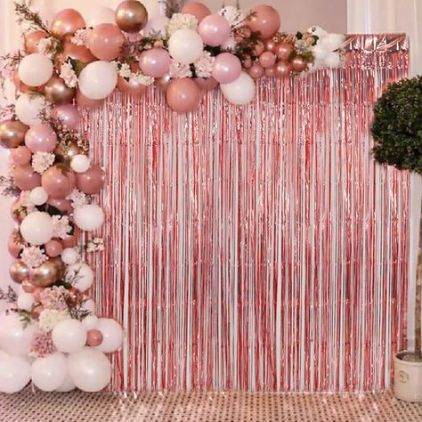 Decorating Ideas For Tables, Birthday Decorations With Flowers, Bday Backdrop Ideas, Birthday Party Backdrop Ideas, Birthday Celebration Decorations, Rose Gold Party Decor, Gold Graduation Party, Birthday Party Background, Sweet 16 Decorations