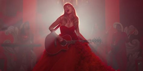 Taylor Swift Red Album, Taylor Swift Music Videos, Loving Him Was Red, Red Wedding Dress, Chris Stapleton, Estilo Taylor Swift, All About Taylor Swift, Taylor Swift Music, K Wallpaper