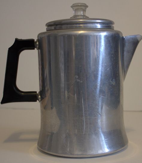 Mirro Vintage Coffee Pot. love these, have a small collection Percolator Coffee Pot, Dutch Food, Antique Pitcher, Vintage Collections, Vintage Coffee Pot, Tea Kettles, Percolator Coffee, Coffee Talk, Coffee Pots