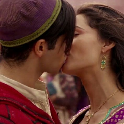 Mena Massoud And Naomi Scott, Jasmine Live Action, Aladdin Live Action, Mena Massoud, Aladdin Film, Aladdin Wallpaper, Aladdin Live, Naomi Scott, Aladdin And Jasmine