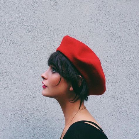 Aesthetic Tutorial, How To Wear Headbands, Taylor Lashae, Red Beret, Meg Ryan, Trendy Hat, Art Easy, Foto Poses, Girl Short Hair