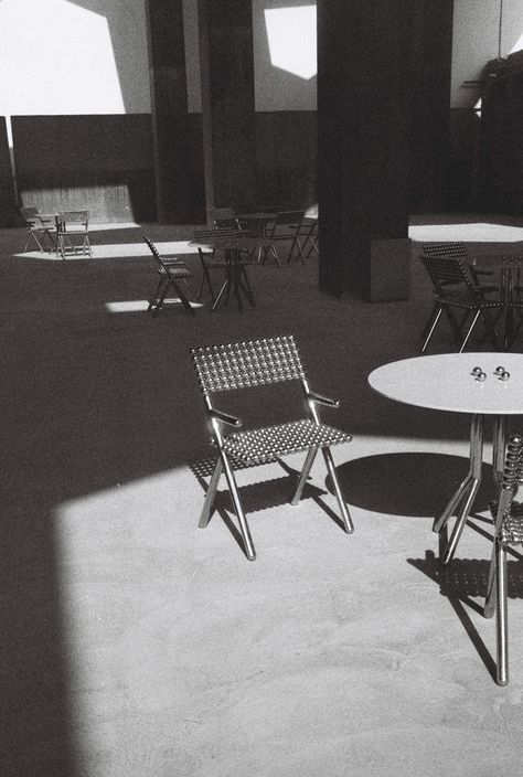 35mm analog photography black and white tila chair Bw Street Photography, Black And White Film Photography City, Black And White Film Photography Nature, Black And White Film Photography Ideas, Black And White Analog Photography, Bw Film Photography, B&w Film Photography, Black And White Film Photography 35mm, Film Photography Black And White