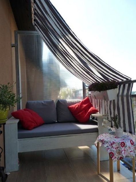 Balcony Privacy Ideas, Klein Balkon Decor, Balcon Mic, Balcony Curtains, Privacy Ideas, Balkon Decor, Balcony Privacy, Apartment Patio, Ideas Backyard