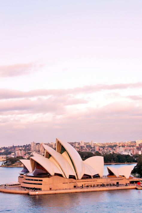 The Pylon Lookout gives you the same great views for a fraction of the cost of the Bridge Climb-Top 10 things to do in Sydney #sydney #australia #sydneyharbourbridge #pylonlookout #simplywander Aloita Resort, Australia Packing List, Things To Do In Sydney, Wallpaper Australia, Sydney Travel, Australia Vacation, Australia Travel Guide, Sydney City, Outback Australia