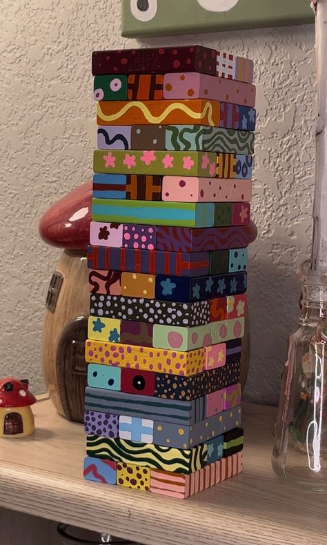 Diy Unique Decor, Jenga Art Ideas, Cool Things To Put On Your Wall, Fun Summer Crafts For Teens, Painting Jenga Blocks, Objects To Paint On, Arts And Crafts For Adults Projects, Jenga Block Painting Ideas, Crafts For Partner