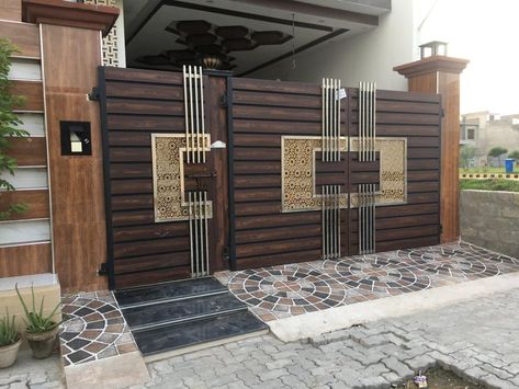 Parking Gate Design House, Modern Gate Design Entrance, Bungalow Main Gate Design, Main Gate For Bungalow, Main Gate Design Indian Style, Modern Iron Gate Designs, 16 Feet Main Gate Design, Modern Steel Gate Design, Iron Main Gate Design