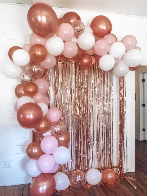 16 Birthday Party Backdrop, Sweet 16 Party Backdrop Ideas, 30 Birthday Backdrop, Grad Party Decorations Backdrops, Photo Wall Birthday Party, Sweet 30 Birthday, Rose Gold Graduation Party Decorations, Grad Backdrop Ideas, Grad Party Backdrop Ideas