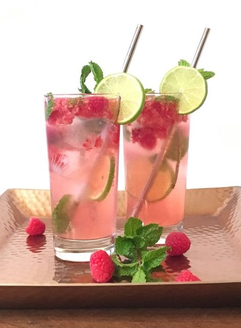 Grilling Meals, Glace Fruit, Virgin Cocktails, Virgin Drinks, Raspberry Mojito, Mojito Mocktail, Virgin Mojito, Mint Mojito, Drink Recipes Nonalcoholic