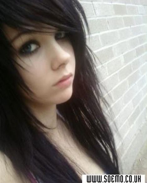 Long Black Scene Hair, 2000s Scene Hairstyles, Emo Hair Styles Long, Grunge Sleaze Aesthetic, Cute Emo Haircuts, Emo Hair Inspiration, Black Emo Hairstyles, How To Style Scene Hair, Emo Haircuts For Women