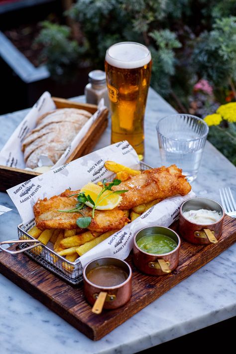 Best fish and chips in London - 10 best spots to try | CN Traveller British Fish And Chips, Best Fish And Chips, Fish And Chip Shop, Gastro Pubs, Bistro Food, Vegan Fish, Food Artists, Pub Food, Makanan Diet