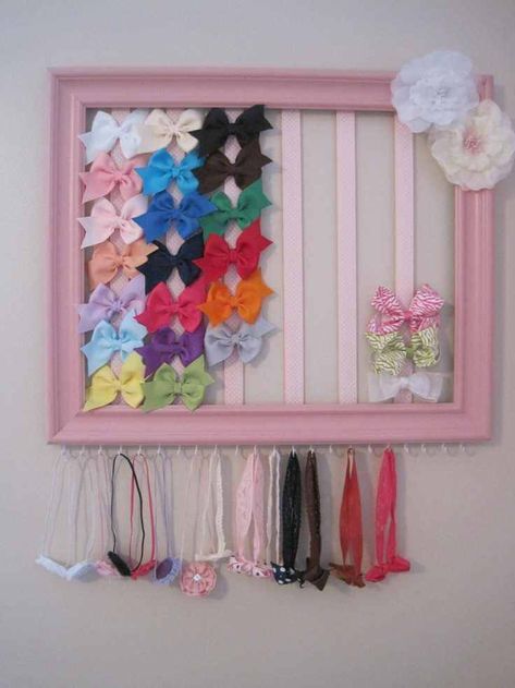 Make It Monday: DIY Bow/Headband Storage - This Mama's Life Baby Headband Holders, Diy Hair Bow Holder, Diy Bow Holder, Girls Room Organization, Diy Baby Bows, Butterfly Bedroom, Diy Hooks, Baby Nursery Organization, Diy Baby Headbands