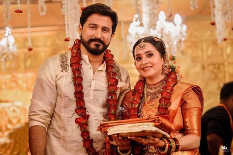 Actress Bhama marries Arun - Wedding picture Rekhitha R. Kurup, better known by her stage name Bhamaa, is an Indian film actress who has mainly appeared in Malayalam and Kannada language films. She made her debut in 2007 with the film Nivedyam directed by A. K. Lohithadas. In a career spanning over a decade, she has starred in over 40 films. Kerala Hindu Bride, Christian Bride, Kannada Language, Couples Outfits, Album Collection, Kerala Bride, Marriage Dress, Indian Wedding Couple Photography, Happy Married Life