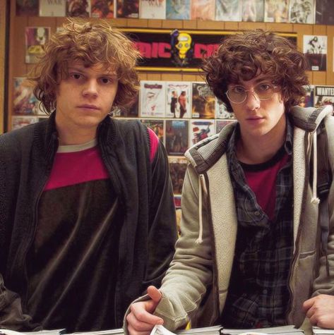 Evan Peters Kickass, Dave Lizewski, Nerdy Guys, Taylor Johnson, Dream Bf, Aaron Johnson, Aaron Taylor, Teen Movies, Aaron Taylor Johnson