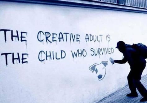 The creative adult is the child that survive. Citation Art, Graffiti Quotes, Humor Mexicano, Banksy Art, Retro Humor, Visual Statements, Inner Child, Banksy, Pretty Words