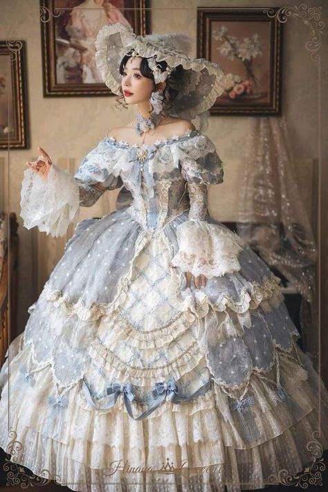 Renisance Dresses, Victorian Dresses Aesthetic, 1700s Dresses, Victorian Outfit, Victorian Ball Gowns, Duchess Dress, Victorian Era Dresses, Baroque Dress, Rococo Dress