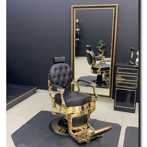 Salon Black And Gold, Barber Chair Vintage, Barbershop Design Interior, Chair Styling, Barber Shop Chairs, Salon Concepts, Barber Shop Interior, Salon Suites Decor, Barbershop Design