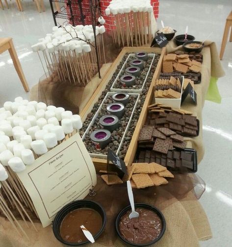 Smores Bar, Candy Buffet Wedding, Rustic Wedding Decorations, Wedding Themes Winter, S'mores Bar, Food Stations, בר מצווה, Hot Chocolate Bars, S'mores