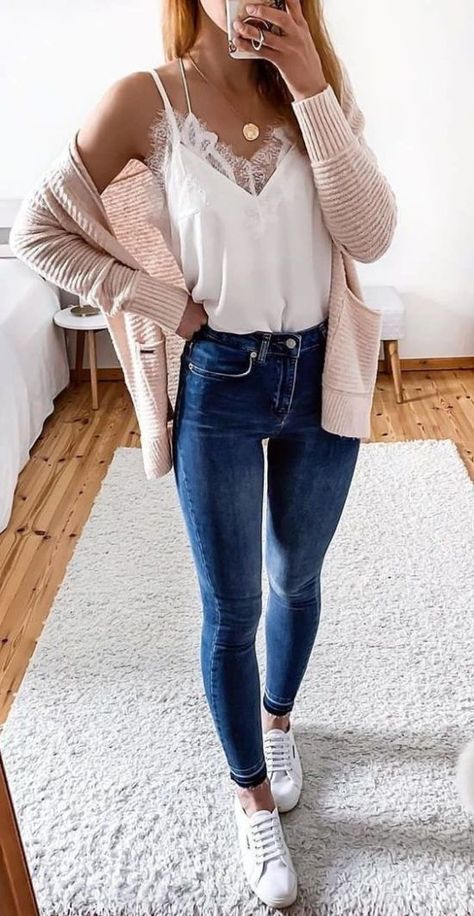 10 Wardrobe Essentials You Need for Every Season  #fashion #fashiontrends #style #outfitideas Trendy Outfits For Women, Cardigan Fall Outfit, Best Jeans For Women, College Outfit, Summer Trends Outfits, Cool Summer Outfits, Outfit Jeans, Mode Inspo, Date Outfits