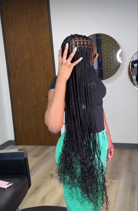 Mini Knotless Braids With Curly Ends, Knotless Braids On Black Women, Small Knotless With Curls At The End, Braids With Waves At The End, Small Braids With Curls At The End, Small Knotless Box Braids Curly Ends, Small Long Knotless Braids With Curly Ends, Small Knotless Braids Curly Ends, Small Knotless Braids With Curly Ends