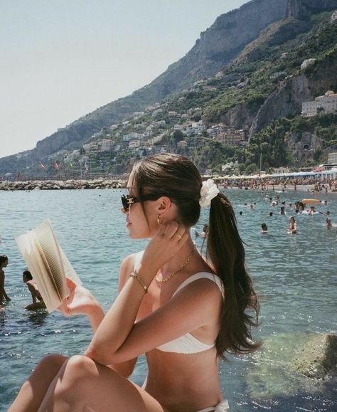 Skiathos, Summer Core Outfits, Royalcore Aesthetic, Girl Pp, Vacation Pics, Foto Glamour, Summer Poses, Hawaii Outfits, Shotting Photo