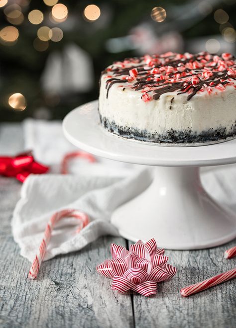 Gluten Free Peppermint Cheesecake, Peppermint Chocolate Cheesecake, Peppermint Oreo Cheesecake, Cheesecake Recipes For Christmas, Peppermint Cheesecake Recipes, White Chocolate Peppermint Cheesecake, Peppermint White Chocolate Cheesecake, Christmas Cheesecakes, Chocolate Peppermint Cheesecake