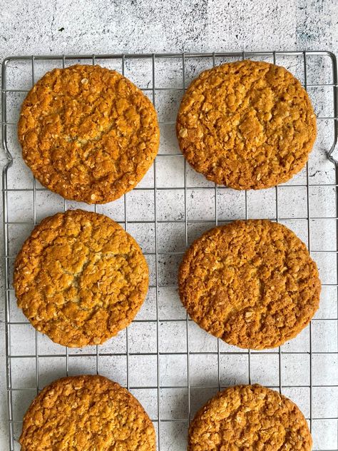 Golden Oat Biscuits - Best Recipes UK Quick Oat Cookie Recipe, Oat Biscuits, Golden Oat Cookies, Biscuit Recipe Uk, Oats Biscuits, Oat Biscuits Healthy, Easy Oat Biscuit Recipe, Vegan Oat Biscuits, Homemade Digestive Biscuits