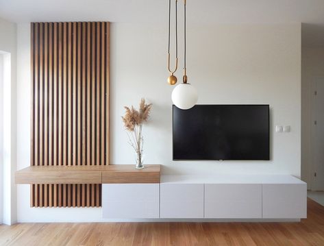 Wooden slat wall in the living room - a universal decoration Tv Mounted, Living Room Wall Designs, Living Room Tv Unit Designs, Tv Room Design, Living Room Design Decor, Home Design Living Room, Living Room Tv Wall, Decor Home Living Room, Living Room Decor Apartment