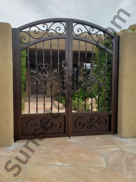 Wrought Iron Entry Gates, Front Pedestrian Gate Design, Garden Iron Gate, Wrought Iron Gates Entrance Front Entry, Iron Gate Designs Front Entry, Metal Gates Entrance, Home Gate Design Front Entry, Courtyard Door, Courtyard Gate