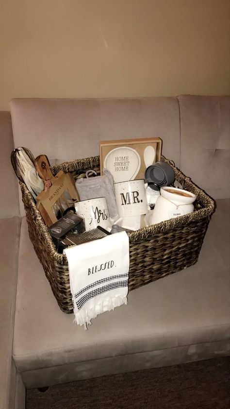 Bridal Shower Date Night Gift Basket, Bridal Shower Gifts For Couple, Gift Basket For Bride And Groom, Date Night Bridal Shower Gift, Newly Wed Gift Basket, Bride And Groom Gift Basket, Wedding Gifts For Bride And Groom Basket, Wedding Shower Basket Gift Ideas, Bridal Basket Ideas