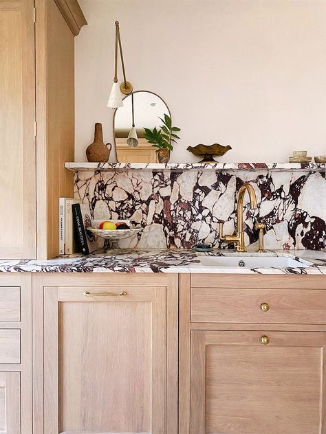 Dramatic Marble Veining, Kitchen Sconces, Burgundy Marble, Marble Kitchen Counters, Dreamy Kitchens, Viola Marble, Palm House, Craftsman Kitchen, Marble Counter