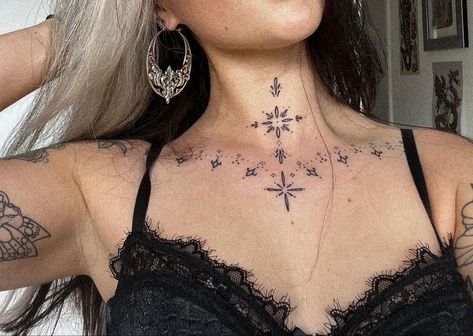 Throat Tattoo, Neck Tattoos Women, Bone Tattoos, Muster Tattoos, Chest Tattoos For Women, Chest Piece Tattoos, Collar Bone Tattoo, Discreet Tattoos, Elegant Tattoos