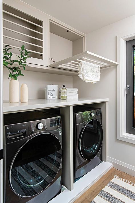 laundry room with built in drying racks Laundry Room Bathroom Combo, Laundry Room Drying Rack, Pantry Laundry Room, Pantry Laundry, Dream Laundry Room, Basement Laundry, Garage Laundry, Laundry Room Closet, Laundry Room Layouts