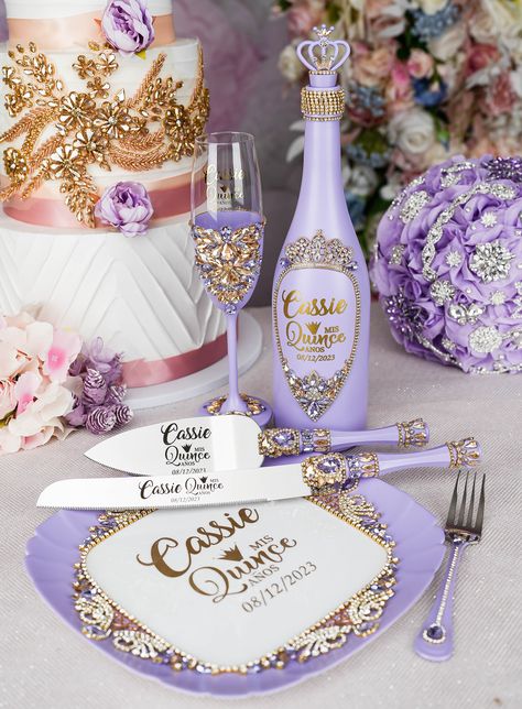 Lilac And Champagne Quince, Quinceanera Wine Bottle Decorations, Quinceanera Cups Ideas, Light Purple Quinceanera Theme, Quince Decorations Purple, Champagne Glass Cake, Lavender Quinceanera Ideas, Purple Quinceanera Ideas, Rapunzel Quince