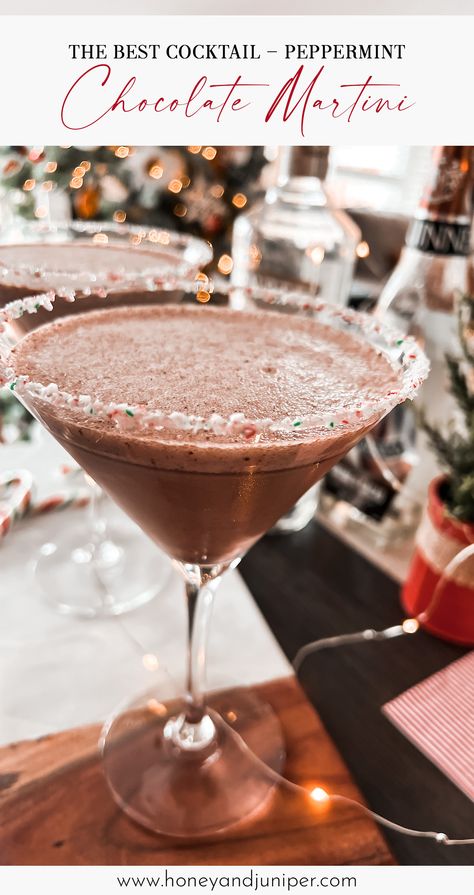 The BEST Holiday Cocktail EVER - Chocolate Peppermint Martini - Honey + Juniper Chocolate Peppermint Martini Recipe, Peppermint Chocolate Martini, Chocolate Liquor Drinks, Peppermint Chocolate Martini Recipe, Chocolate Peppermint Martini, Peppermint Martini Recipe, Dessert Martini, Peppermint Cocktail, Chocolate Martini Recipe