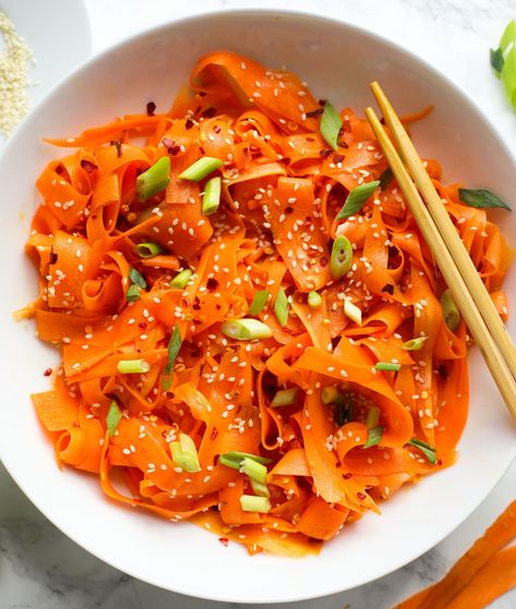 Easy Carrot Salad with Asian Dressing - Sims Home Kitchen Asian Carrot Salad, Asian Carrots, Easy Carrot Salad, Sunomono Salad, Sims Home, Asian Dressing, Carrot Slaw, Summer Picnics, Carrot Salad