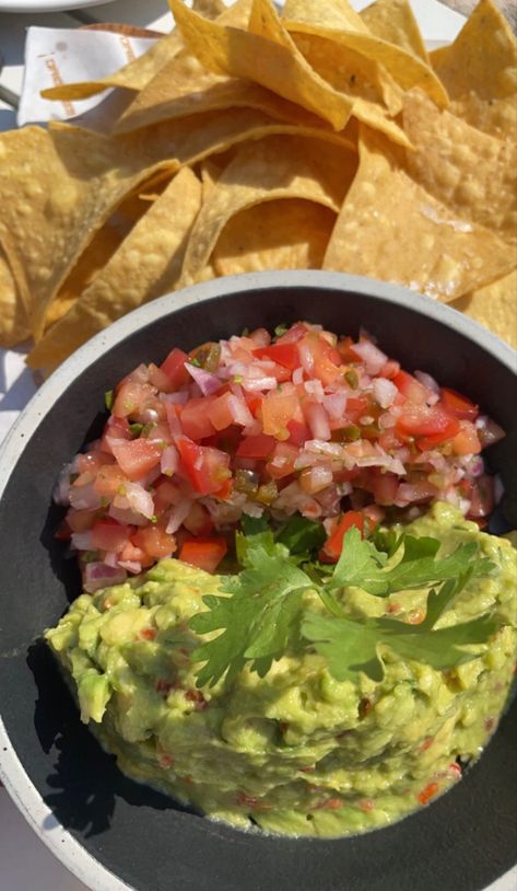 Chips Aesthetic, Chips And Guac, Chips And Guacamole, Chips Salsa, Vacation Food, Chips And Salsa, Mexico Vacation, Beach Travel, Girly Girl