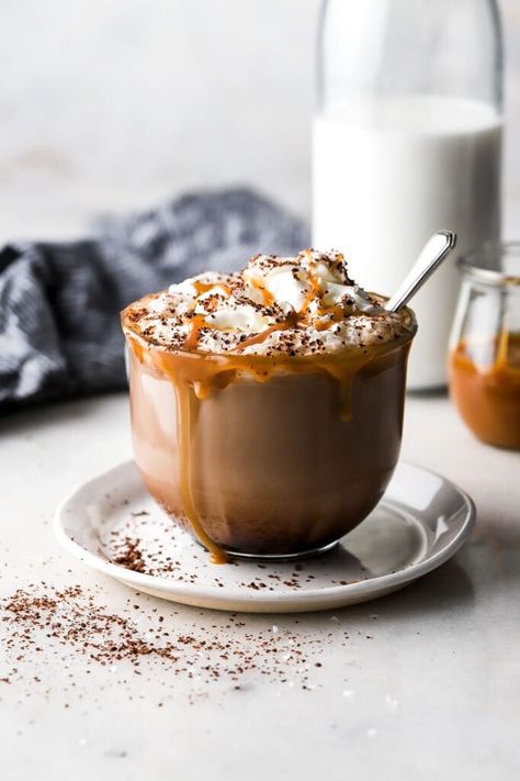 Salted Caramel Mocha Recipe (Starbucks Copycat) - Baran Bakery Starbucks Salted Caramel Mocha Recipe, Starbucks Salted Caramel Mocha, Fun Coffee Drinks, Salted Caramel Mocha, Mocha Recipe, Copycat Starbucks, Caramel Mocha, Caramel Latte, Caramel Coffee