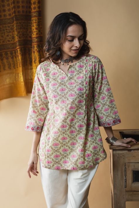 Short Kurta Designs Women, Short Kurtis For Jeans, Short Kurti Designs, Farida Gupta, Cotton Short Tops, Cotton Tops Designs, Short Kurtis, Kurtas For Women, Desi Outfits