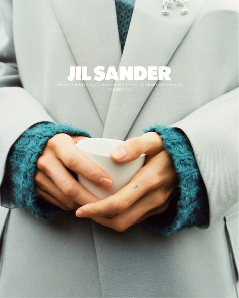 JIL SANDER (@jilsander) • Instagram photos and videos Fashion Editorial Makeup, Campaign Fashion, Brand Campaign, Editorial Makeup, Fashion Advertising, Shoot Inspiration, Fashion Editorial, Advertising Campaign, Ad Campaign