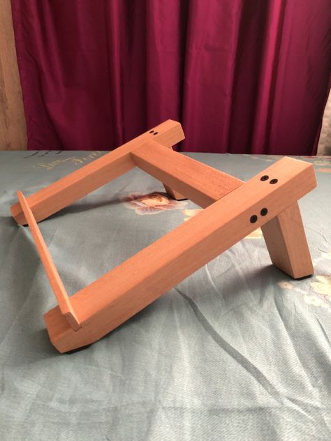 Diy Wood Laptop Stand, Wooden Laptop Holder, Diy Laptop Stand, Speaker Stands Diy, Laptop Stand Wood, Laptop Diy, Minimalist Products, Diy Photo Wall, Wooden Laptop Stand