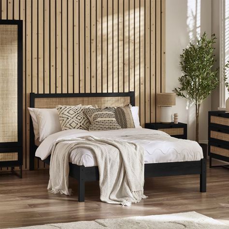 😍NEW ARRIVAL! 😍 Transform your bedroom into a stylish retreat with the Padstow Ottoman & Rattan Bed in Oak or Black. This beautifully crafted bed brings a touch of sophistication with its minimalist design and contemporary flair. Explore Today https://tinyurl.com/mr3444mj #bedroom #furniturestores #OTTOMANBED #rattanlovers #oakavia #decor #homedecor Wooden King Size Bed, Rattan Bedroom, Wooden Double Bed, Rattan Bed, Rattan Headboard, Ottoman Bed, Wood Bedroom, Beds & Bed Frames, Black Bedding